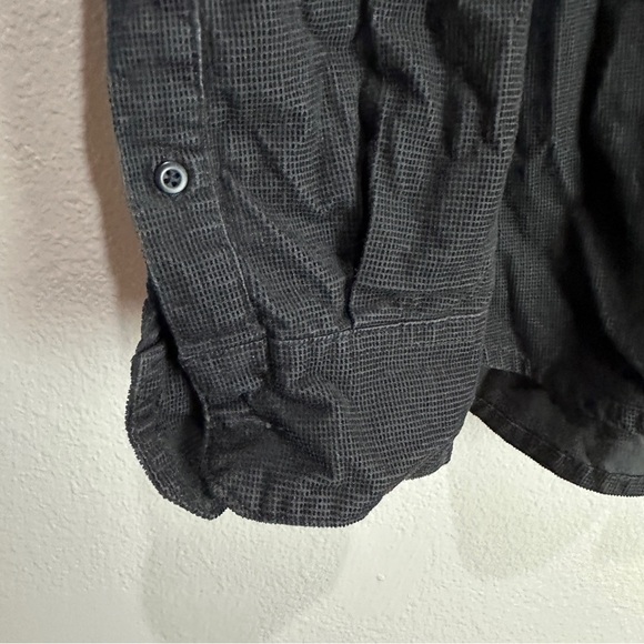 Eddie Bauer Button Up Shirt Size XL - Picture 2 of 9